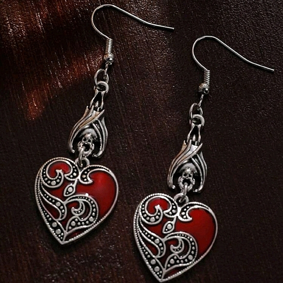 Elegant Heart-Shaped Earrings - Red and Silver - Picture 2 of 3